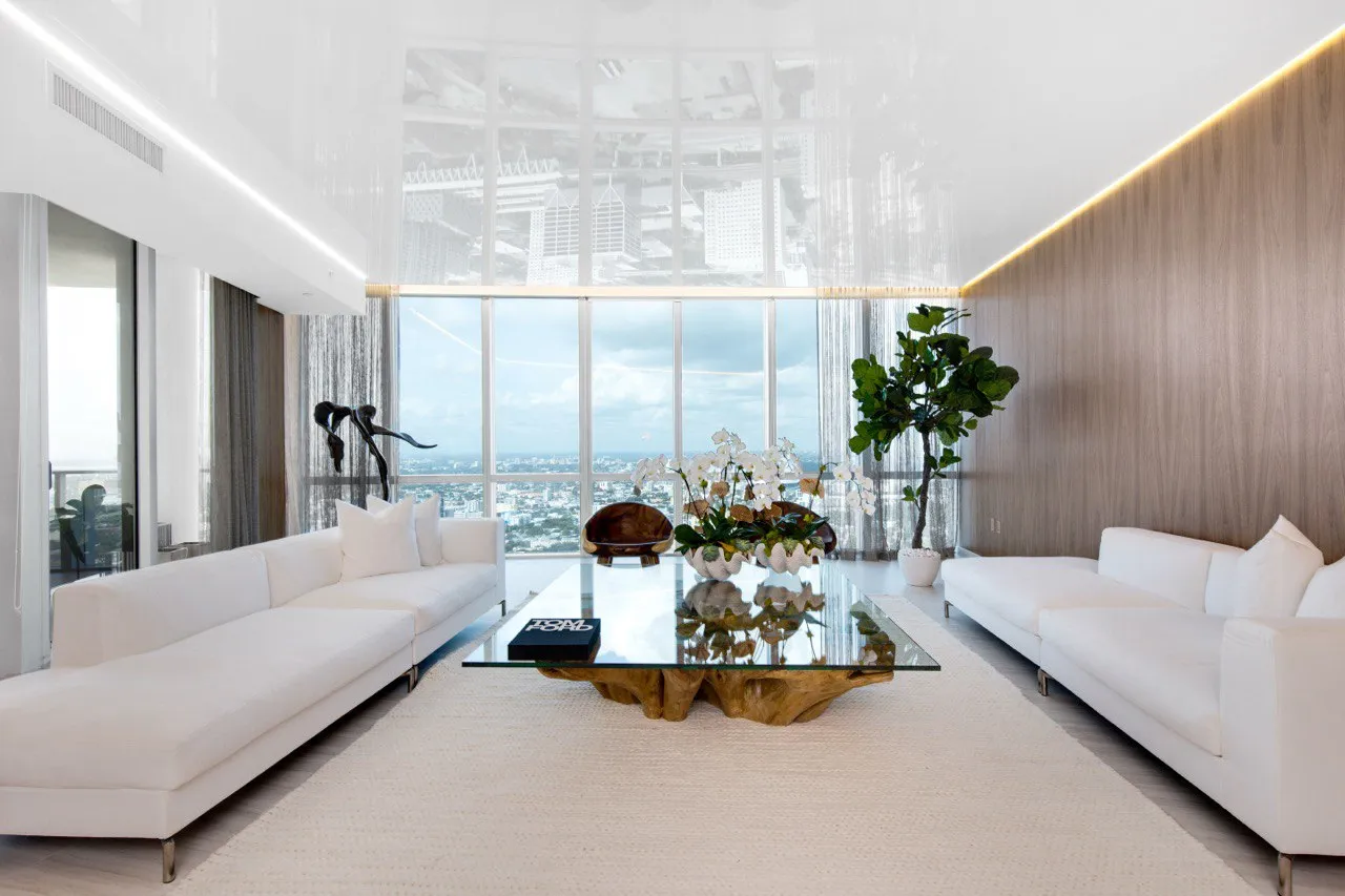 Skyline Serenity – Luxury Penthouse in Miami - Image 3